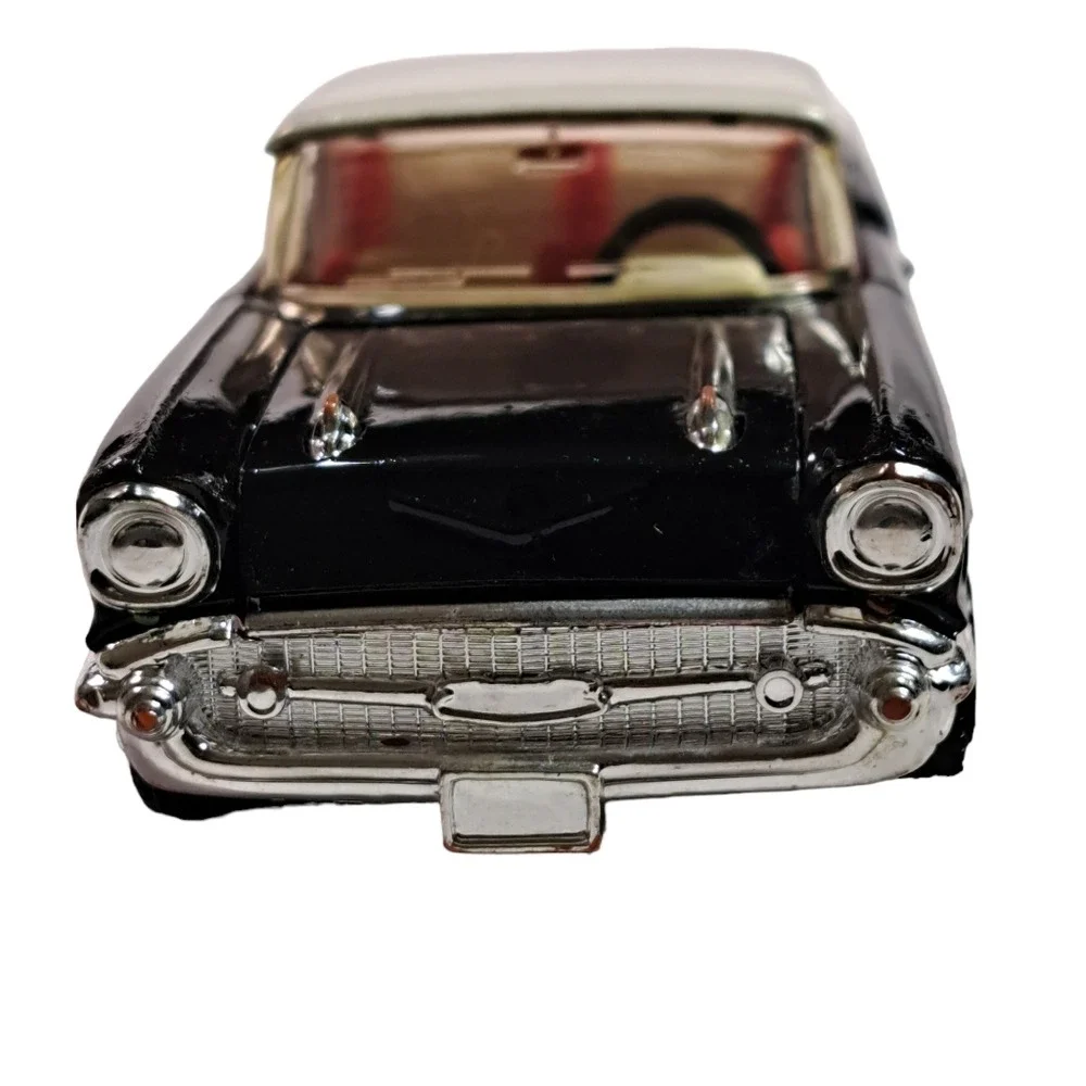 Corgi 1957 Black/White Chevrolet Bel Air 1/43 Scale C825/1 Made In GT Br…